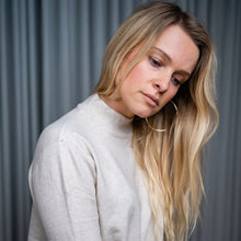 Lade das Bild in den Galerie-Viewer, Basic Turtle Neck Pullover | Light Beige
