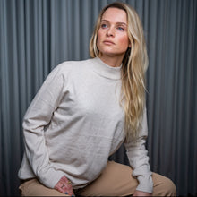Lade das Bild in den Galerie-Viewer, Basic Turtle Neck Pullover | Light Beige

