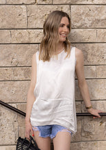 Lade das Bild in den Galerie-Viewer, Flowy Satin Top | NELE
