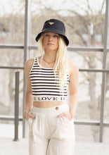 Lade das Bild in den Galerie-Viewer, Gestreiftes Crop Top &quot;LOVE&quot;
