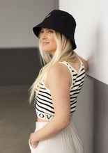 Lade das Bild in den Galerie-Viewer, Gestreiftes Crop Top &quot;LOVE&quot;
