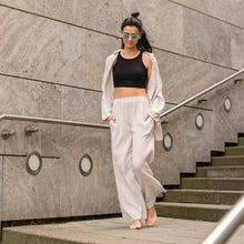 Lade das Bild in den Galerie-Viewer, Geripptes Basic Crop Top | Schwarz
