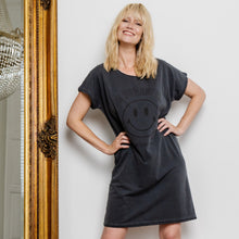 Lade das Bild in den Galerie-Viewer, T-Shirt Dress &quot;SMILE&quot; | JUUL &amp; BELLE
