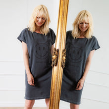 Lade das Bild in den Galerie-Viewer, T-Shirt Dress &quot;SMILE&quot; | JUUL &amp; BELLE
