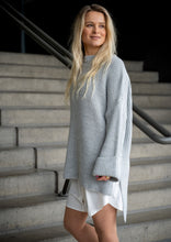 Lade das Bild in den Galerie-Viewer, Long Pullover &quot;MIA&quot; | Light Grey
