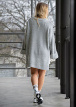 Lade das Bild in den Galerie-Viewer, Long Pullover &quot;MIA&quot; | Light Grey
