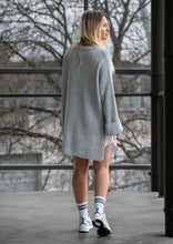 Lade das Bild in den Galerie-Viewer, Long Pullover &quot;MIA&quot; | Light Grey
