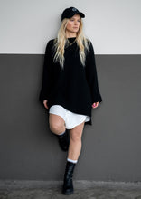 Lade das Bild in den Galerie-Viewer, Long Pullover &quot;MIA&quot; | Schwarz
