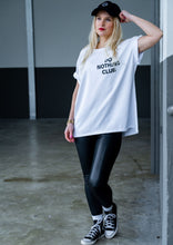 Lade das Bild in den Galerie-Viewer, T-Shirt &quot;DO NOTHING CLUB&quot; | Weiß
