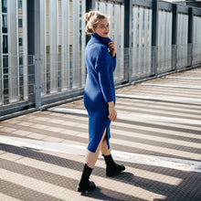 Lade das Bild in den Galerie-Viewer, Strickkleid &quot;BREEZE&quot; | Azurblau
