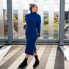Lade das Bild in den Galerie-Viewer, Strickkleid &quot;BREEZE&quot; | Azurblau
