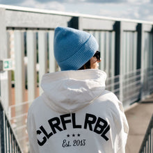 Lade das Bild in den Galerie-Viewer, Fluffy Beanie | Hellblau
