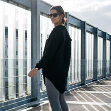 Lade das Bild in den Galerie-Viewer, Long Musselin Bluse | Schwarz
