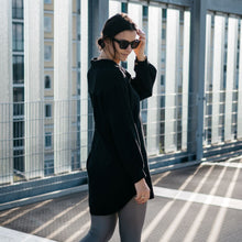 Lade das Bild in den Galerie-Viewer, Long Musselin Bluse | Schwarz
