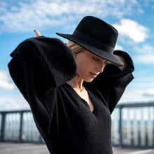 Lade das Bild in den Galerie-Viewer, Strickkleid &quot;NOIR&quot;
