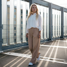 Lade das Bild in den Galerie-Viewer, Perfect Fit Hose &quot;EMMA&quot; | Karamell
