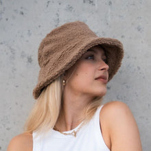 Lade das Bild in den Galerie-Viewer, Teddy Bucket Hat
