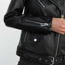 Lade das Bild in den Galerie-Viewer, Vegane Lederjacke im Bikerstil | WithBlack
