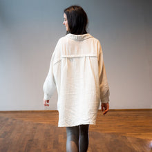 Lade das Bild in den Galerie-Viewer, Long Musselin Bluse | Cream
