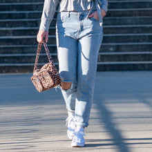 Lade das Bild in den Galerie-Viewer, Destroyed Mom Fit Jeans
