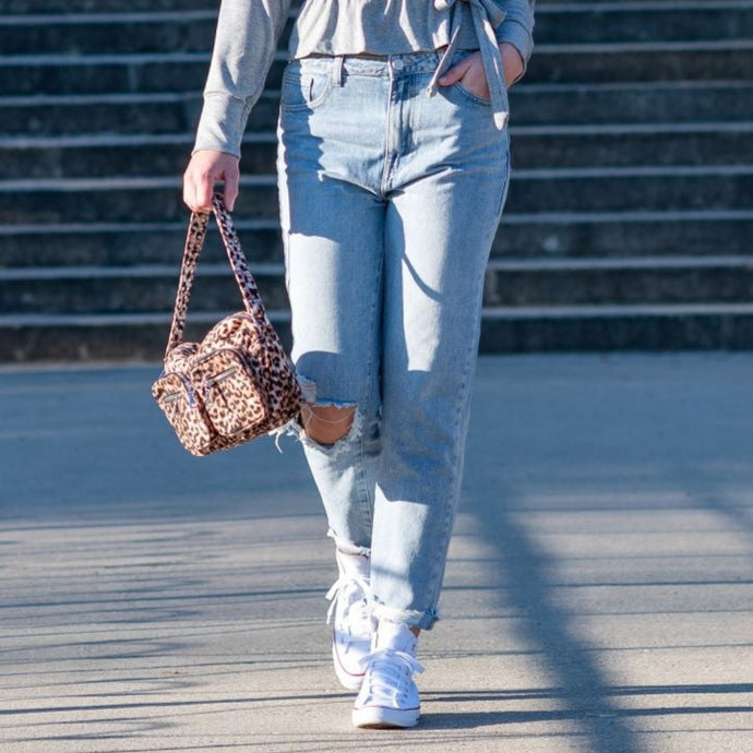Destroyed Mom Fit Jeans