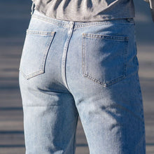 Lade das Bild in den Galerie-Viewer, Destroyed Mom Fit Jeans
