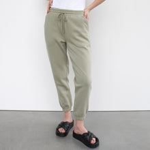 Lade das Bild in den Galerie-Viewer, Sweatpants &quot;JOSIE&quot; | Salbei

