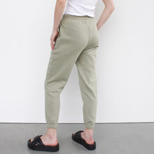 Lade das Bild in den Galerie-Viewer, Sweatpants &quot;JOSIE&quot; | Salbei
