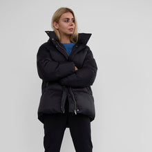 Lade das Bild in den Galerie-Viewer, Puffer Jacke &quot;ALL BLACK&quot; | WithBlack
