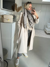 Lade das Bild in den Galerie-Viewer, Maxi Fransentuch &quot;COSEY&quot;
